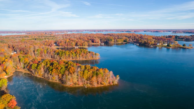 Lake Anna vs Smith Mountain Lake: Which Weekend Wins